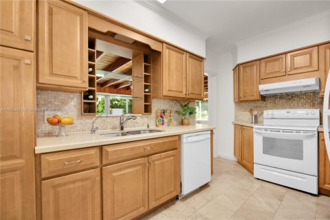 House in Miami, Florida 3 bedrooms, 160.16 sq.m. № 1954734 - photo 11