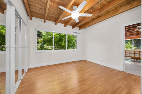 House in Miami, Florida 3 bedrooms, 160.16 sq.m. № 1954734 - photo 15