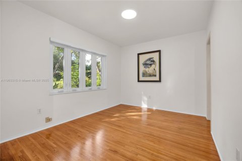 House in Miami, Florida 3 bedrooms, 160.16 sq.m. № 1954734 - photo 14