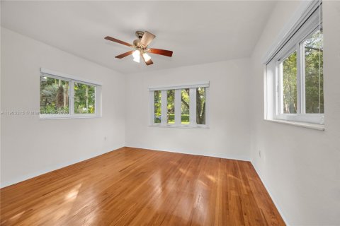 House in Miami, Florida 3 bedrooms, 160.16 sq.m. № 1954734 - photo 17