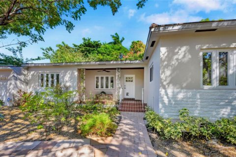 House in Miami, Florida 3 bedrooms, 160.16 sq.m. № 1954734 - photo 2