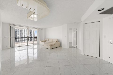 Copropriété à louer à Aventura, Floride: 2 chambres, 126.44 m2 № 2145901 - photo 20