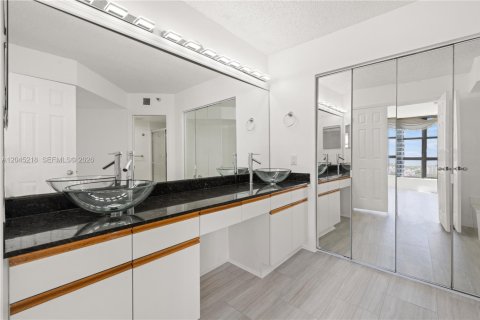 Copropriété à louer à Aventura, Floride: 2 chambres, 126.44 m2 № 2145901 - photo 13