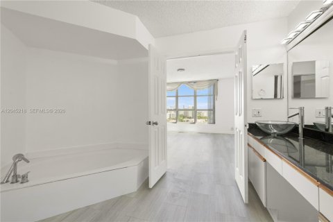 Copropriété à louer à Aventura, Floride: 2 chambres, 126.44 m2 № 2145901 - photo 11