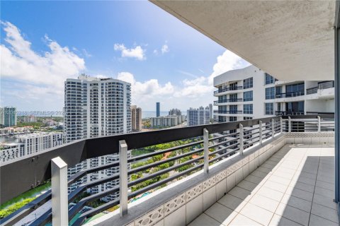 Copropriété à louer à Aventura, Floride: 2 chambres, 126.44 m2 № 2145901 - photo 4