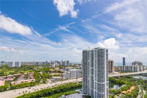 Copropriété à louer à Aventura, Floride: 2 chambres, 126.44 m2 № 2145901 - photo 2