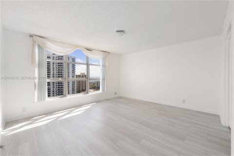 Copropriété à louer à Aventura, Floride: 2 chambres, 126.44 m2 № 2145901 - photo 15