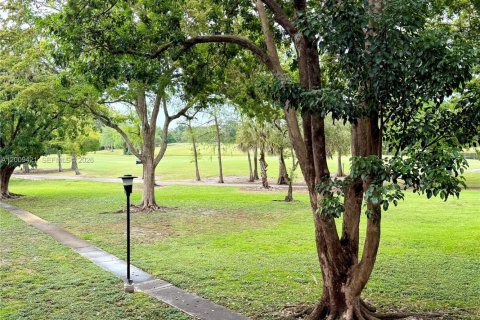 Condo in Tamarac, Florida, 2 bedrooms № 2072442 - photo 14