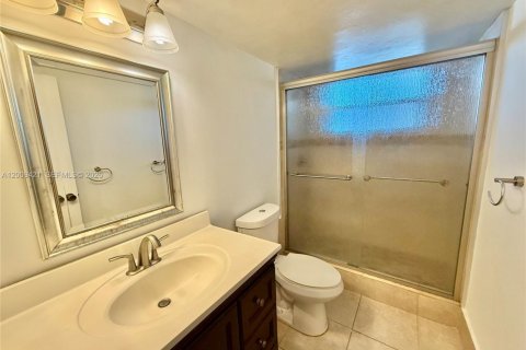 Condo in Tamarac, Florida, 2 bedrooms № 2072442 - photo 10