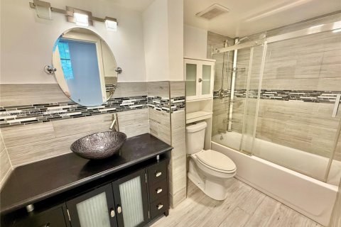 Condo in Tamarac, Florida, 2 bedrooms № 2072442