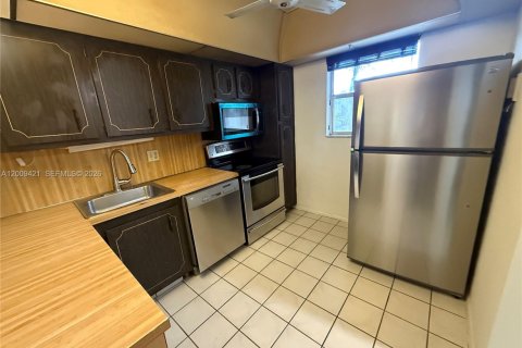 Condo in Tamarac, Florida, 2 bedrooms № 2072442 - photo 11