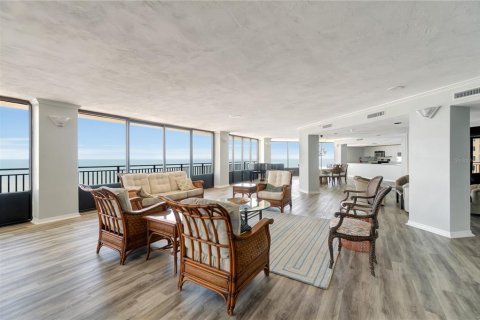Condo in Daytona Beach Shores, Florida, 2 bedrooms  № 2324037 - photo 18
