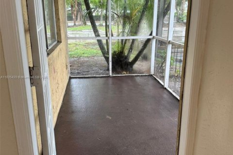 Copropriété à vendre à Pompano Beach, Floride: 2 chambres, 96.15 m2 № 1949545 - photo 3