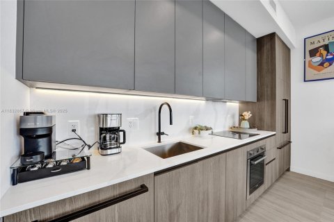 Condominio en alquiler en Miami Beach, Florida, 2 dormitorios № 2012795 - foto 6