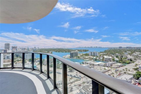 Condominio en alquiler en Miami Beach, Florida, 2 dormitorios № 2012795 - foto 17