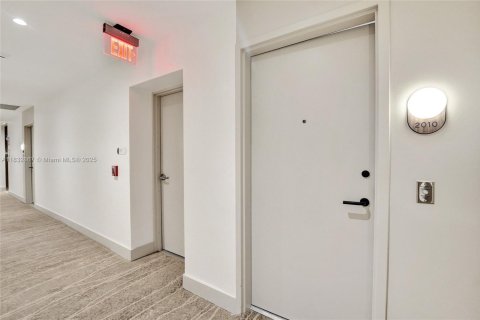 Condominio en alquiler en Miami Beach, Florida, 2 dormitorios № 2012795 - foto 25