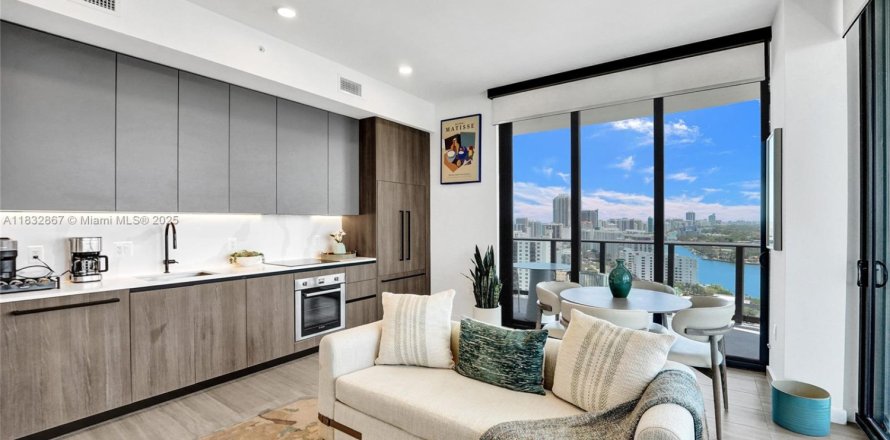 Condominio en Miami Beach, Florida, 2 dormitorios  № 2012795