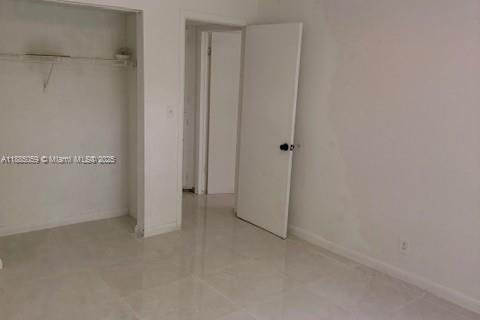 Condo in Oakland Park, Florida, 2 bedrooms  № 1930530 - photo 4