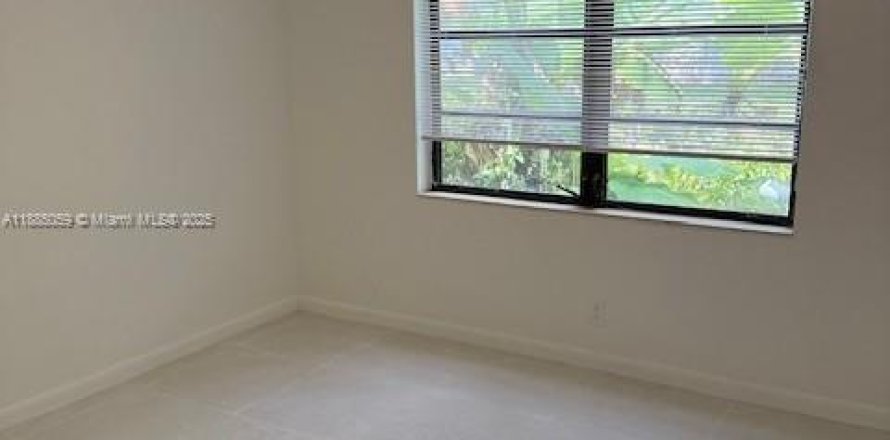 Condo in Oakland Park, Florida, 2 bedrooms  № 1930530