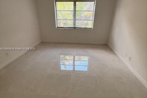 Condo in Oakland Park, Florida, 2 bedrooms  № 1930530 - photo 22