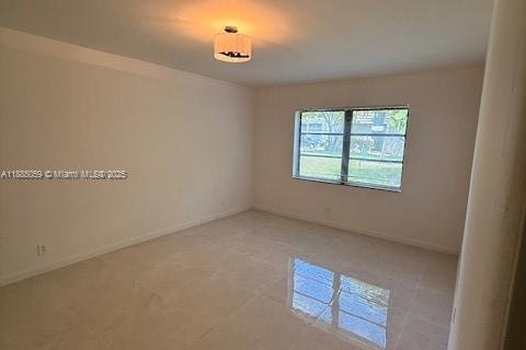 Condo in Oakland Park, Florida, 2 bedrooms  № 1930530 - photo 19