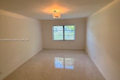 Condo in Oakland Park, Florida, 2 bedrooms  № 1930530 - photo 15