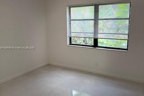 Condo in Oakland Park, Florida, 2 bedrooms  № 1930530 - photo 2