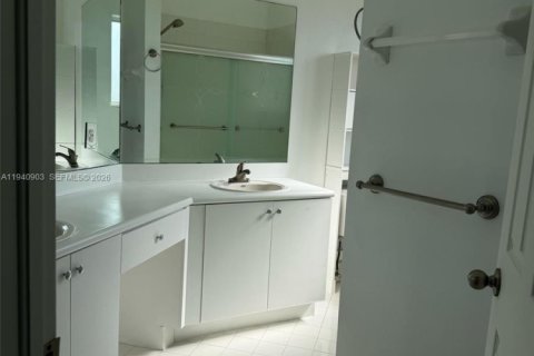 Villa ou maison à louer à Cutler Bay, Floride: 5 chambres, 266.54 m2 № 1998050 - photo 15