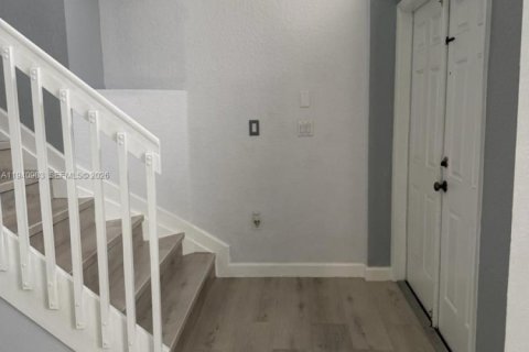 Villa ou maison à louer à Cutler Bay, Floride: 5 chambres, 266.54 m2 № 1998050 - photo 2