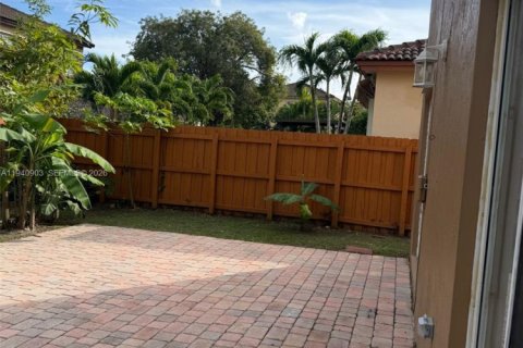 Villa ou maison à louer à Cutler Bay, Floride: 5 chambres, 266.54 m2 № 1998050 - photo 18