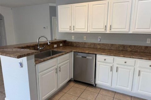 Villa ou maison à louer à Cutler Bay, Floride: 5 chambres, 266.54 m2 № 1998050 - photo 5