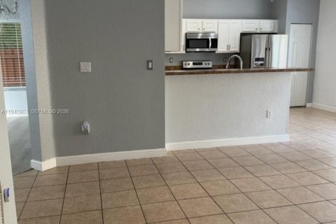 Villa ou maison à louer à Cutler Bay, Floride: 5 chambres, 266.54 m2 № 1998050 - photo 4