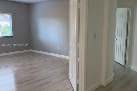 Villa ou maison à louer à Cutler Bay, Floride: 5 chambres, 266.54 m2 № 1998050 - photo 9