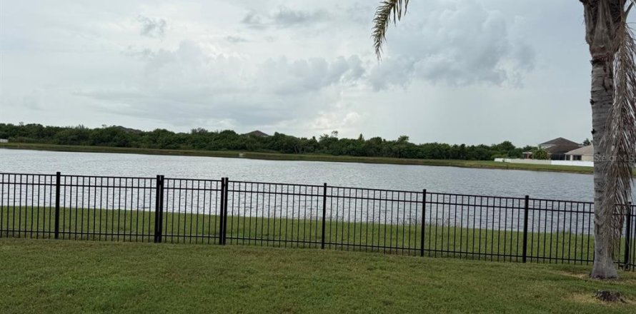 Villa ou maison à Ruskin, Floride 4 chambres, 186.83 m2 № 2395803