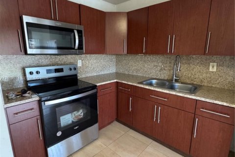 Villa ou maison à vendre à Miami Gardens, Floride: 2 chambres, 84.73 m2 № 2432548 - photo 4