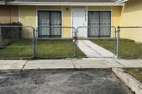 Villa ou maison à vendre à Miami Gardens, Floride: 2 chambres, 84.73 m2 № 2432548 - photo 13