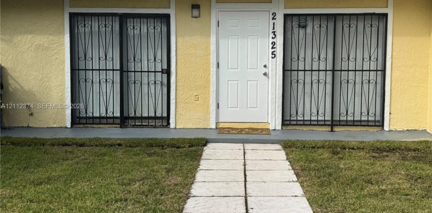 Villa ou maison à Miami Gardens, Floride 2 chambres, 84.73 m2 № 2432548