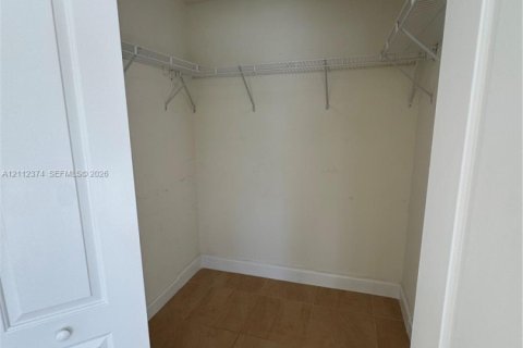 Villa ou maison à vendre à Miami Gardens, Floride: 2 chambres, 84.73 m2 № 2432548 - photo 7