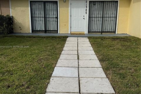 Villa ou maison à vendre à Miami Gardens, Floride: 2 chambres, 84.73 m2 № 2432548 - photo 2