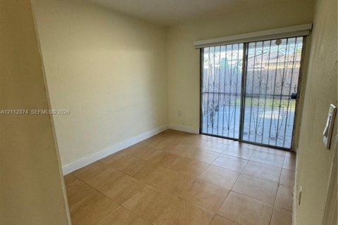 Villa ou maison à vendre à Miami Gardens, Floride: 2 chambres, 84.73 m2 № 2432548 - photo 9