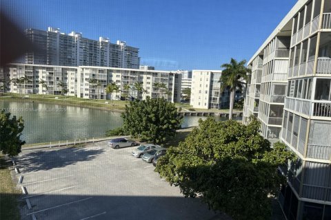 Condominio en venta en Aventura, Florida, 2 dormitorios, 100.61 m2 № 1862989 - foto 1