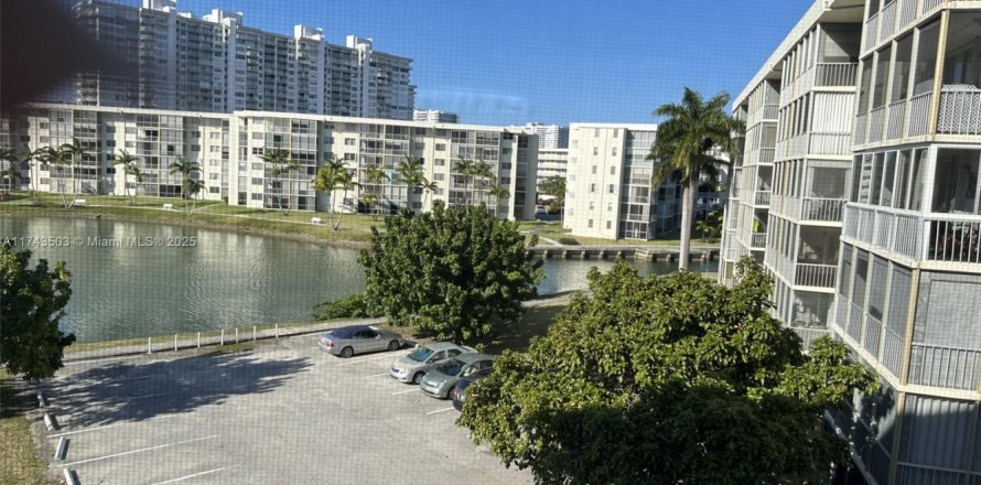 Condominio en Aventura, Florida, 2 dormitorios  № 1862989