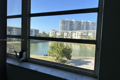 Condominio en venta en Aventura, Florida, 2 dormitorios, 100.61 m2 № 1862989 - foto 20