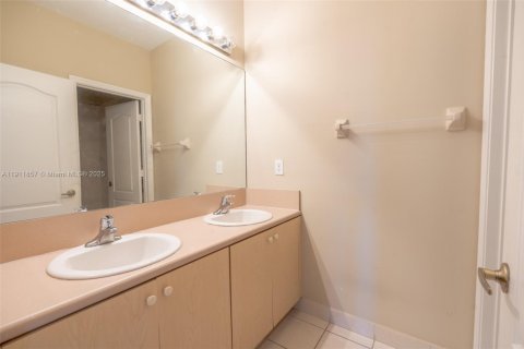 Villa ou maison à louer à Homestead, Floride: 5 chambres, 232.26 m2 № 1966803 - photo 30