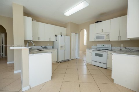 Villa ou maison à louer à Homestead, Floride: 5 chambres, 232.26 m2 № 1966803 - photo 11