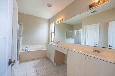 Villa ou maison à louer à Homestead, Floride: 5 chambres, 232.26 m2 № 1966803 - photo 25