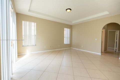 Villa ou maison à louer à Homestead, Floride: 5 chambres, 232.26 m2 № 1966803 - photo 16