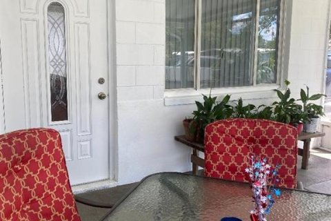 House in Pinellas Park, Florida 2 bedrooms, 134.15 sq.m. № 1803793 - photo 14
