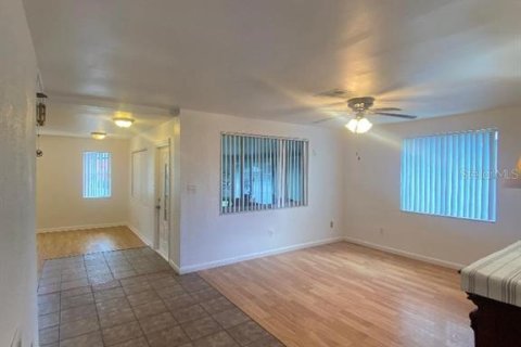 House in Pinellas Park, Florida 2 bedrooms, 134.15 sq.m. № 1803793 - photo 24