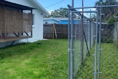 House in Pinellas Park, Florida 2 bedrooms, 134.15 sq.m. № 1803793 - photo 10